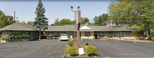 Holiday Motel - image 3