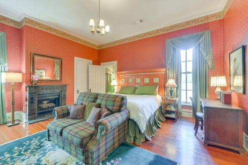Ornate Victorian Home with Courtyard and Fire Pit! in وسط مدينة كولومبوس