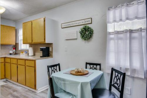 Near Lake Wylie - Updated Cottage with Yard! in Rock Hill, USA