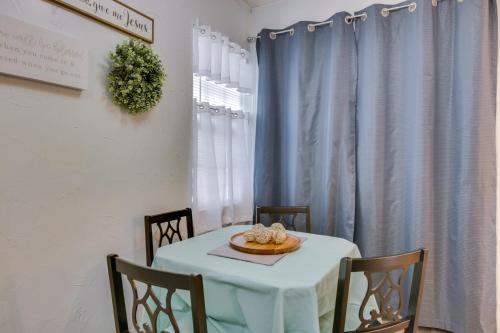 Near Lake Wylie - Updated Cottage with Yard! in Rock Hill, USA