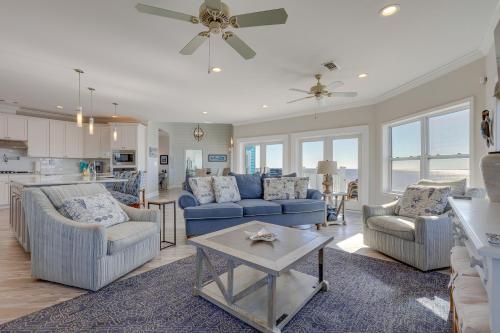 Ocean Springs 'Magnolia Beach House' on Pvt Beach!