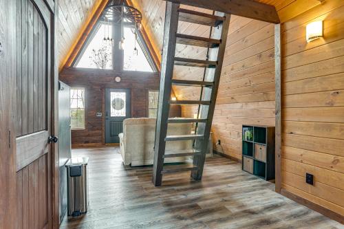Hot Tub, Fire Pit, BBQ, On-Site Pond: Kenton Cabin in Martin (TN)