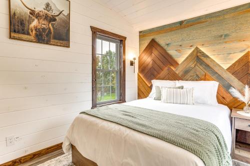 Hot Tub, Fire Pit, BBQ, On-Site Pond: Kenton Cabin in Martin (TN)