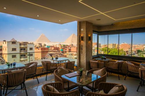 Restaurant, Royal Pyramids View Inn in Giza