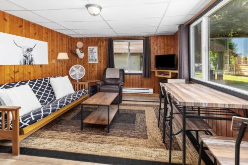 Chippewa Bluffs Resort Spacious Combined 2BR 2BA Cabins in Barryton, USA