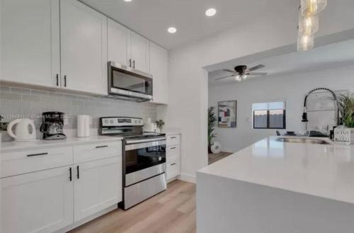 Boho Chic: 3BR Home with Pool in Hallandale Beach, USA