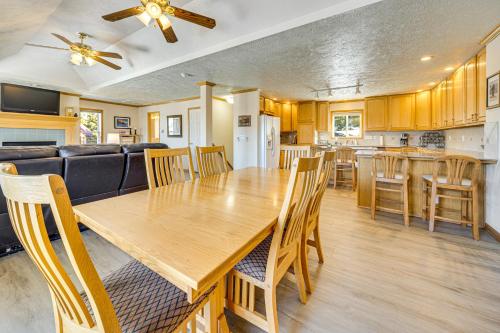6 Mi to Winter Park Resort Duplex with Hot Tub! in Fraser, USA