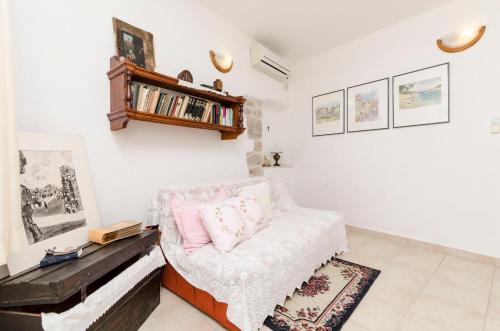 Apt Draga - traditional & in center - image 13