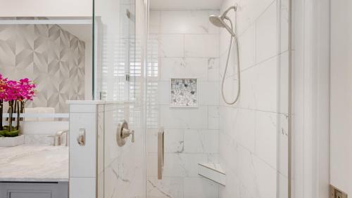 Two-Bedroom Deluxe Apartment with Ocean View image 4
