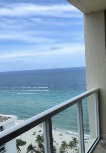 Luxury Oceanfront 3-Bedroom Condo with 3 Balconies in Sunny Isles Beach, USA