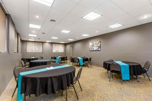 Best Western Plus Landing View Inn & Suites - image 6