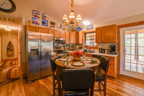 Cadiz Vacation Home with Deck Walk to Lake Barkley in Cadiz, USA