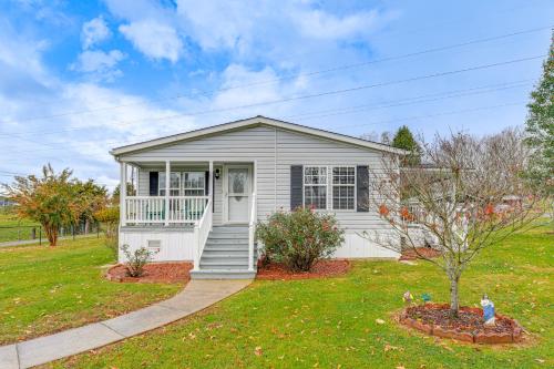3 Mi to Dtwn Johnson City Home with Fenced Backyard in Johnson City, USA