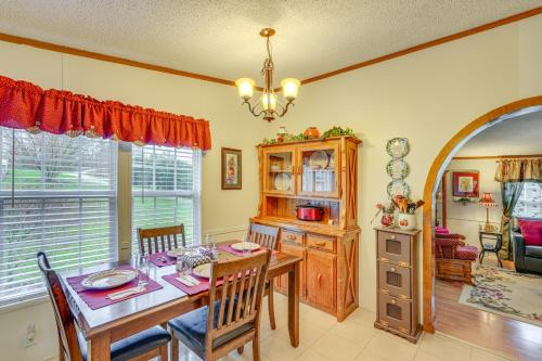 3 Mi to Dtwn Johnson City Home with Fenced Backyard in Johnson City, USA