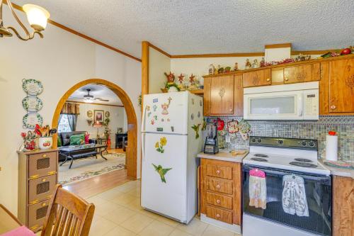 3 Mi to Dtwn Johnson City Home with Fenced Backyard in Johnson City, USA