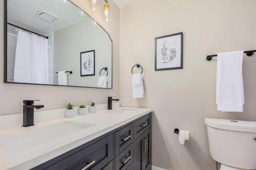 Cozy Exquisite Golf Course Home in Alta Mesa thumb 3