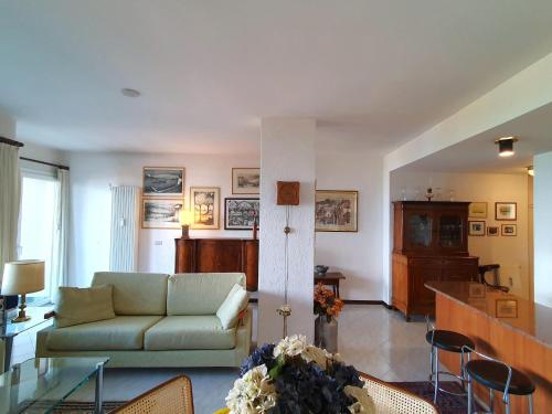 Apartment in Luino with Lake Maggiore Views, Luino (fotografie 10)