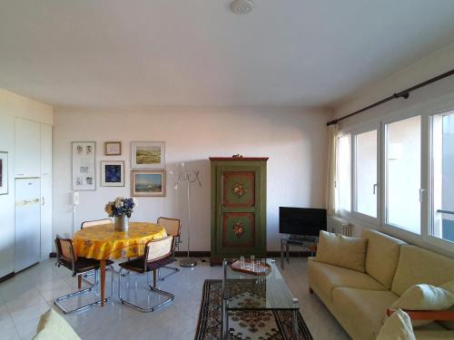 Apartment in Luino with Lake Maggiore Views, Luino (fotografie 7)