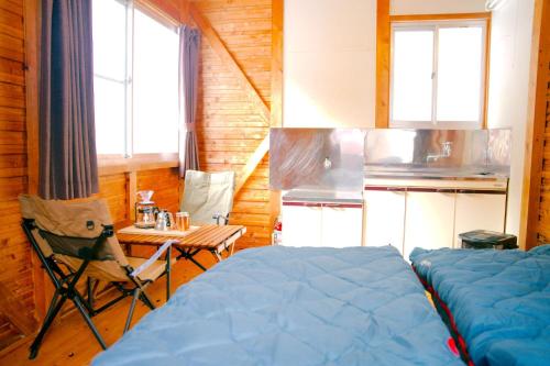 2 twin beds