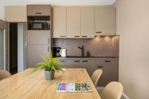Apartments with a parking space Rabac Labin - 3015 - image 2