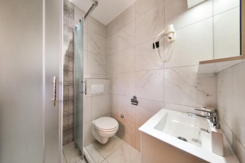 Two-Bedroom Apartment with Terrace and Sea View image 5