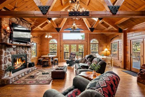 Deer Haven Cabin by AvantStay Waterfront Dock Firepit in Long Pond, USA