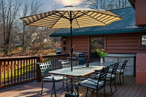 Deer Haven Cabin by AvantStay Waterfront Dock Firepit in Long Pond, USA