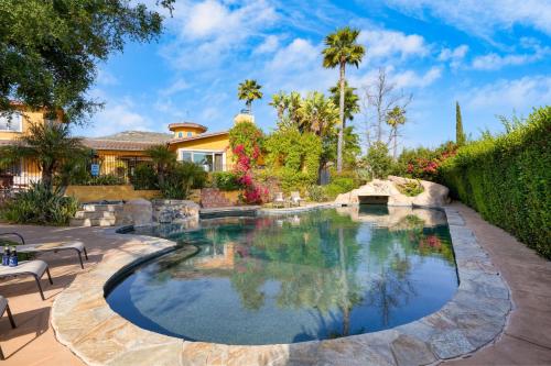 Keys Creek by AvantStay Sleeps 42 Luxury Estate in Valley Center, USA