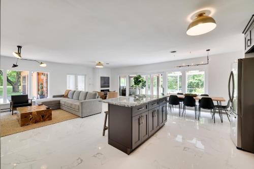 Paradise Retreat by AvantStay Pool Hot Tub Game Room in Cresco, USA