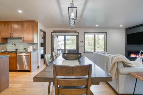 Snowflake by AvantStay Ski InOut Patio in Breckenridge, USA