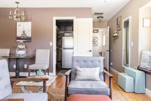 Contemporary Country Charm Suite in Moorpark, USA