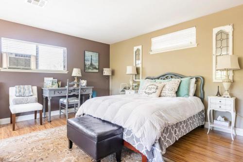 Contemporary Country Charm Suite in Moorpark, USA