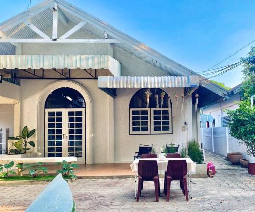 Mali Cottage