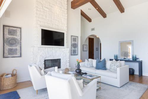 Malibu Beach House Bliss by AvantStay Beachfront Private Beach Access in Malibu, USA