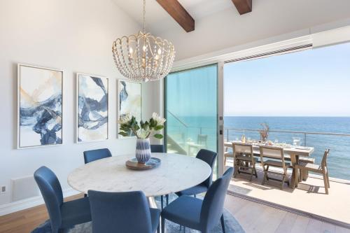 Malibu Beach House Bliss by AvantStay Beachfront Private Beach Access in Malibu, USA