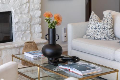 Malibu Beach House Bliss by AvantStay Beachfront Private Beach Access in Malibu, USA