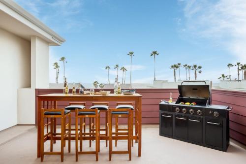 Pacific Villa by AvantStay Steps from Beach Luxurious Modern Indoor-Outdoor Living in Oceanside, USA