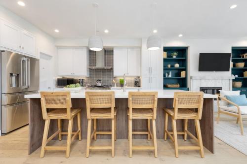 Pacific Villa by AvantStay Steps from Beach Luxurious Modern Indoor-Outdoor Living in Oceanside, USA