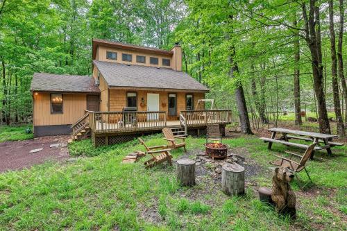 Mountain Must-Have by AvantStay Indoor Hot Tub Game Room Fire Pit in Blakeslee, USA