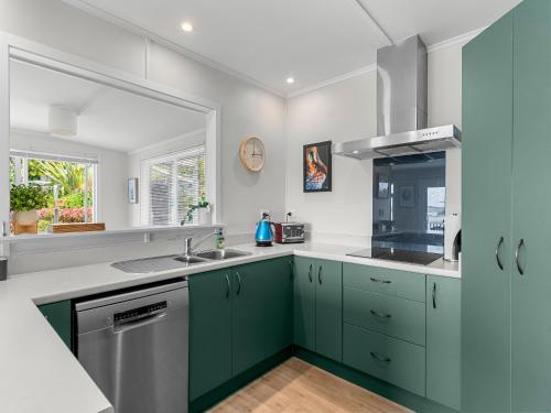 Viesnīcas āriene, Harbour Escape - Paparoa Holiday Home in Matakohe