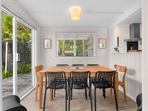 Viesnīcas āriene, Harbour Escape - Paparoa Holiday Home in Matakohe