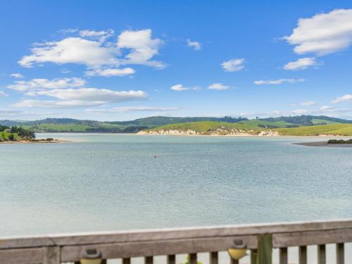 Viesnīcas āriene, Harbour Escape - Paparoa Holiday Home in Matakohe