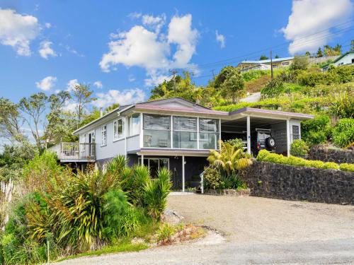 Viesnīcas āriene, Harbour Escape - Paparoa Holiday Home in Matakohe