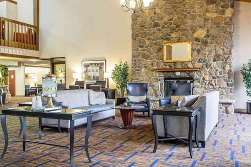 Lobby, Howard Johnson by Wyndham Merrillville in Merrillville (IN)