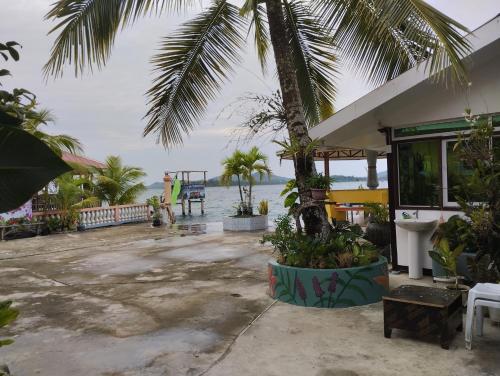 La'Liza House Rental La'Liza House Rental