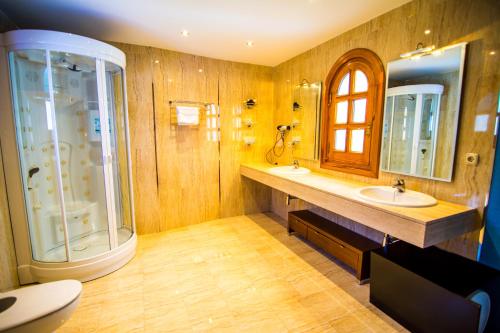 Fürdőszoba, 16:9 Los Molinos Suites in La Loma