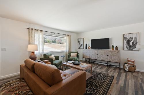 Dune Rise by AvantStay Chic Oasis w Patio in Joshua Tree, USA