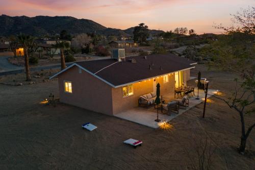 Dune Rise by AvantStay Chic Oasis w Patio in Joshua Tree, USA