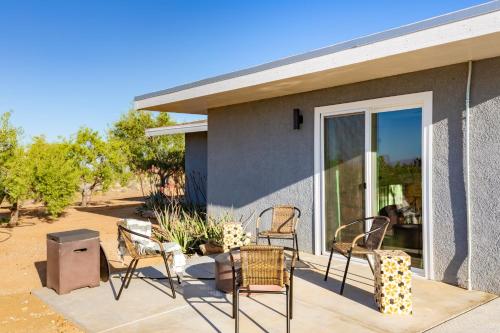 Sunset Grove by AvantStay Modern JT Home w New Pool Desert Views Private Casita in Yucca Valley, USA