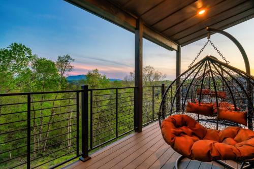 Halle Beary by AvantStay Indoor Pool Hot Tub Sunset Views in Sevierville, USA